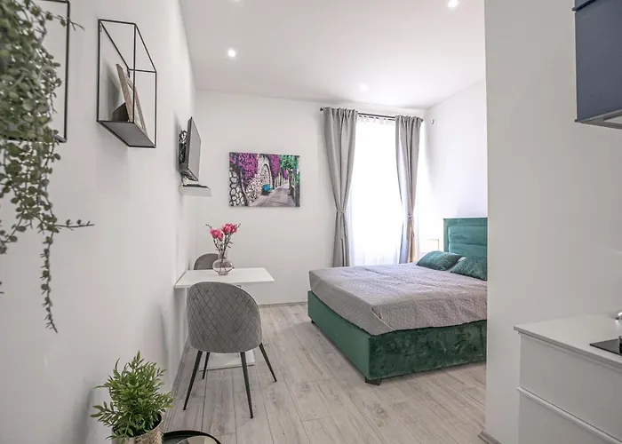 Deluxe Antonio Πούλα