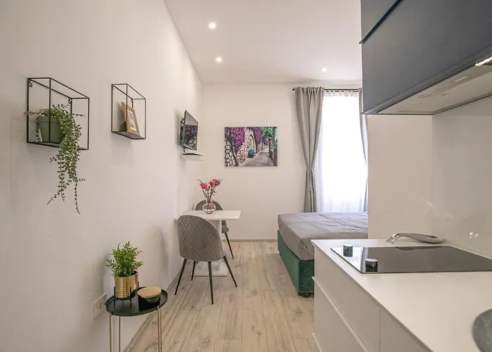 Deluxe Antonio Πούλα