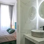 Deluxe Antonio * פולה