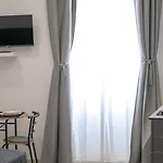 Deluxe Antonio פולה