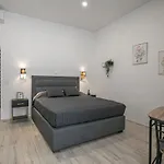 Deluxe Antonio דירה