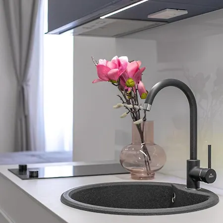 Deluxe Antonio * Pola