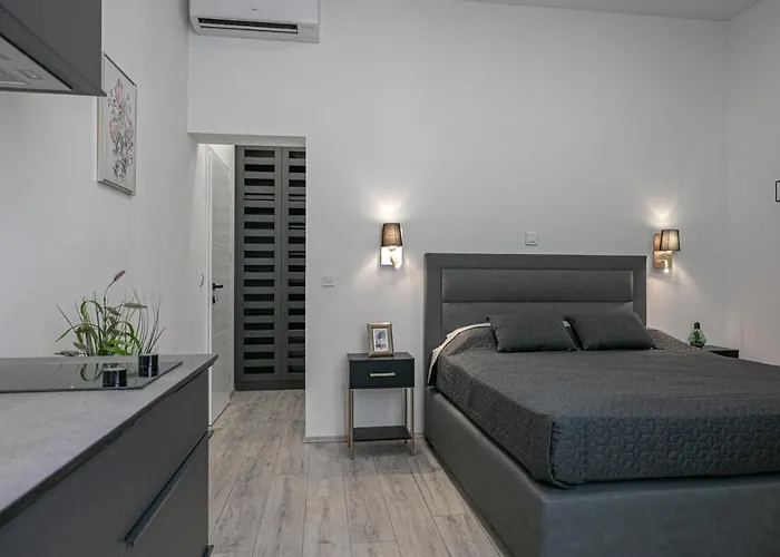 Deluxe Antonio 普拉