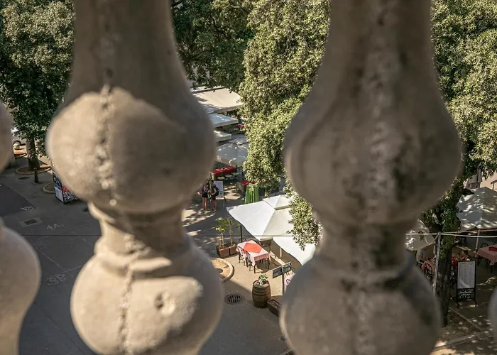 Deluxe Antonio 普拉